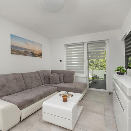 Family Apartments Herberta With Terrace And Parking By Rent Like Home シフィノウイシチェ エクステリア 写真