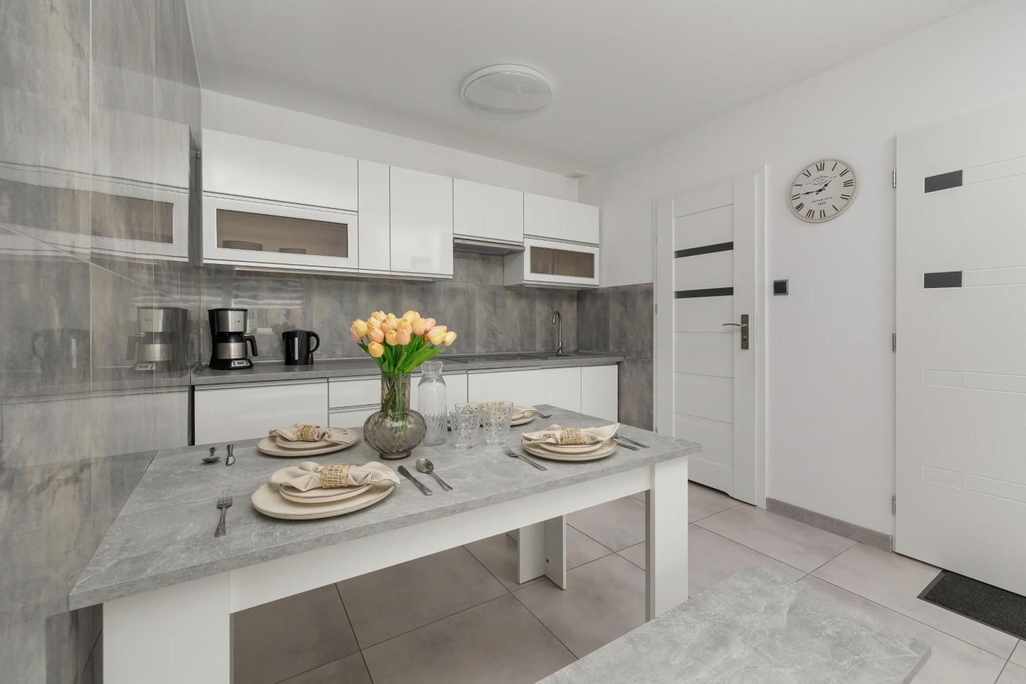 Family Apartments Herberta With Terrace And Parking By Rent Like Home シフィノウイシチェ エクステリア 写真